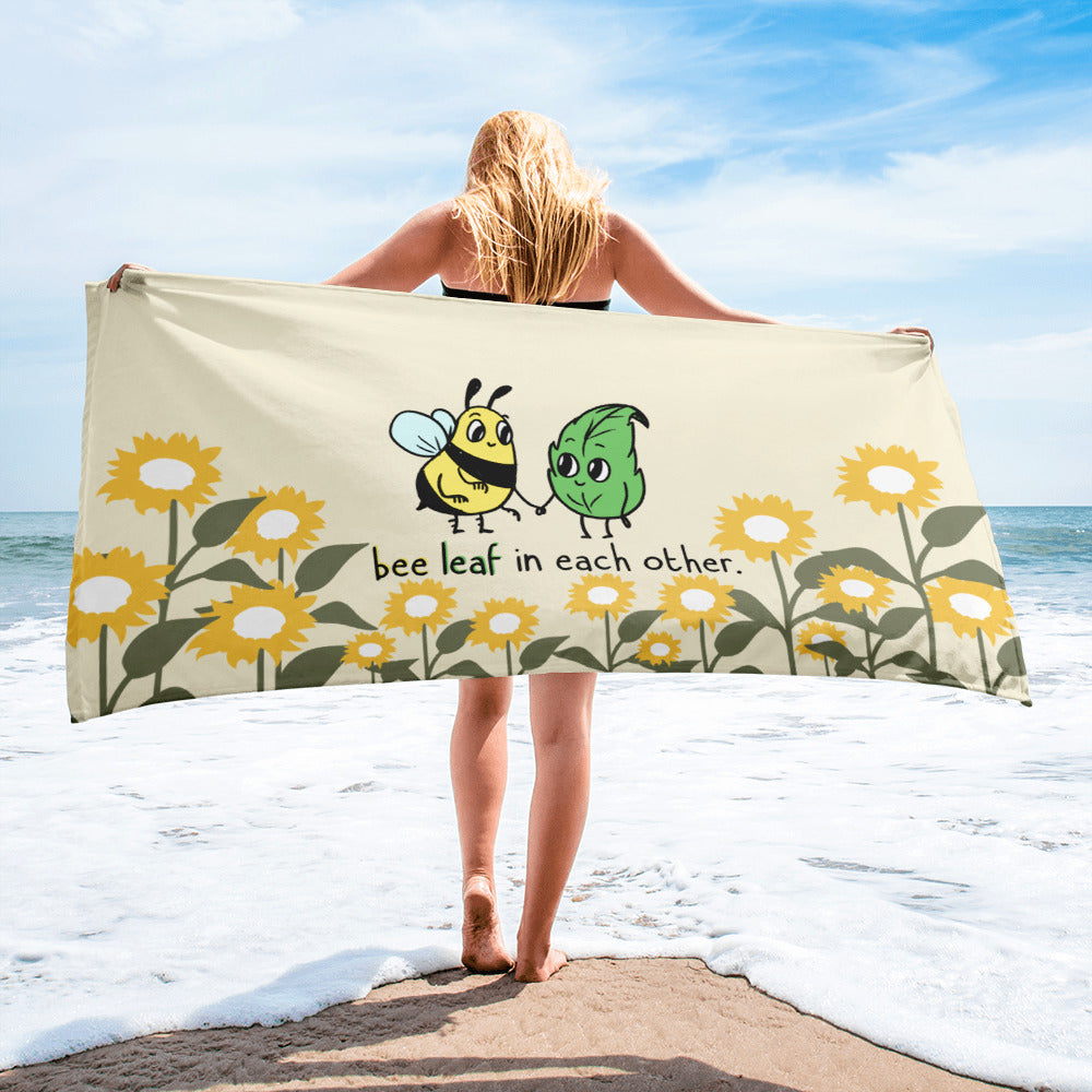 Bee leaf beach towel